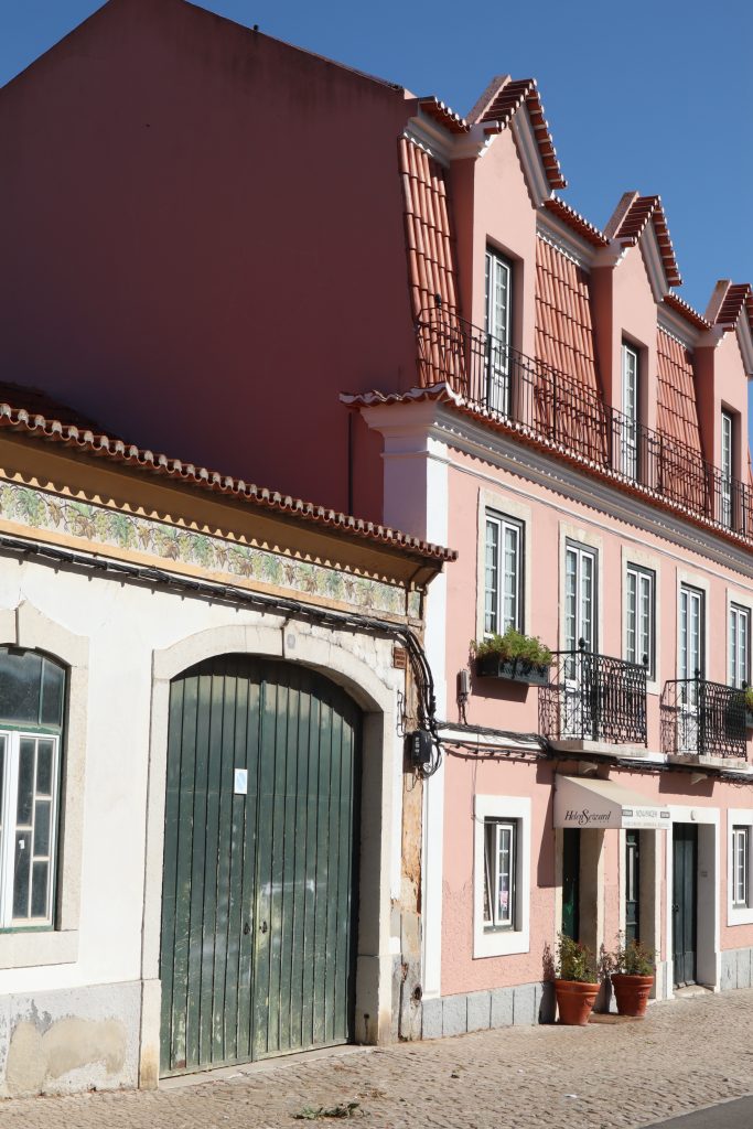 Pink house Azeitão, Portugal